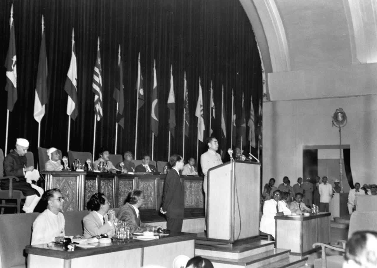1955年：周恩來總理出席亞非會議
1955年4月18日至24日，印度尼西亞萬隆舉行亞非會議，周恩來總理在大會上發言。