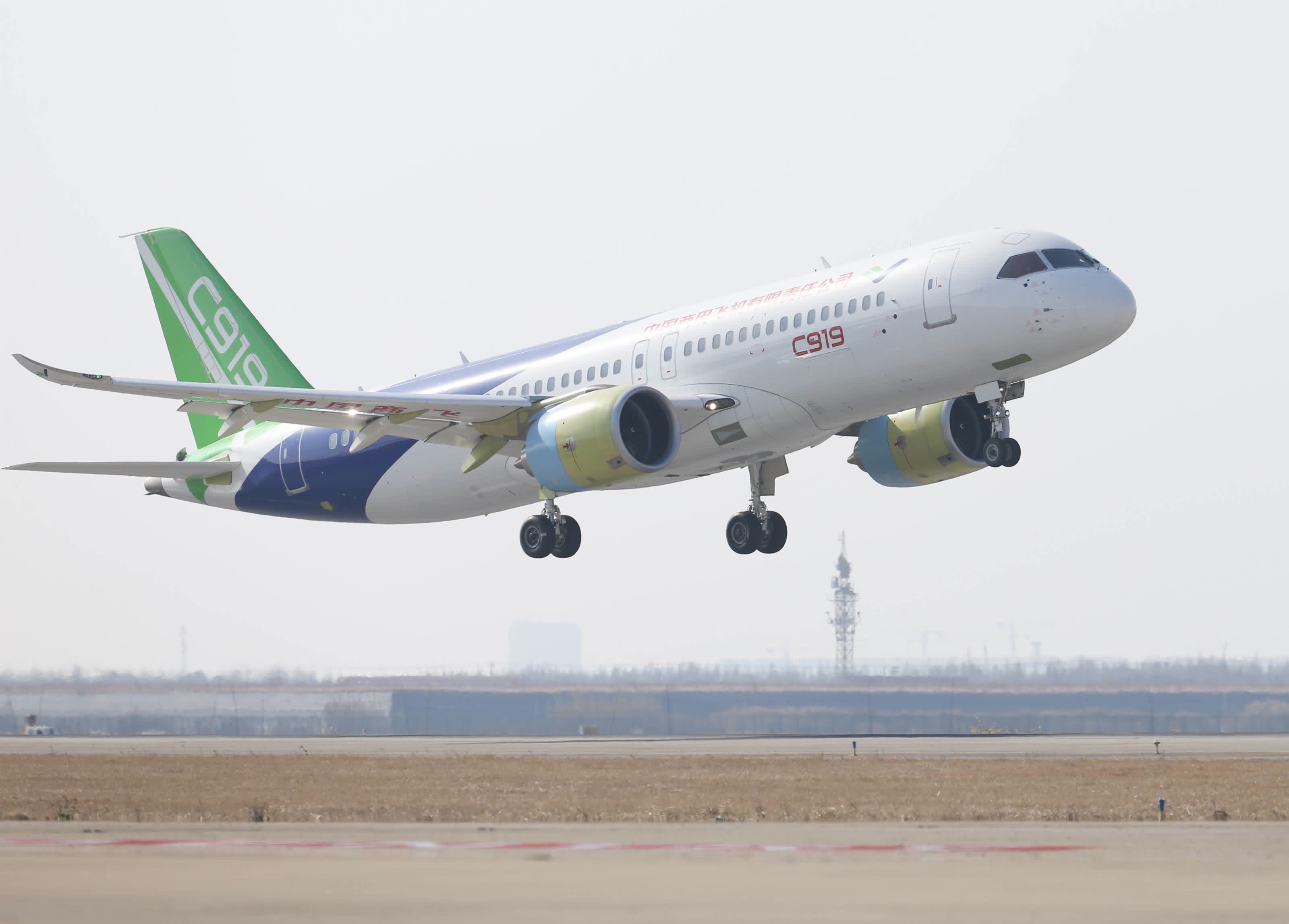 2017年5月5日：C919首飛成功
2017年5月5日，中國國產大飛機C919首飛成功。C919是中國首款國際主流水準的幹線客機，成功首飛標誌着中國躋身少數幾個擁有研製大型客機能力國家的行列。