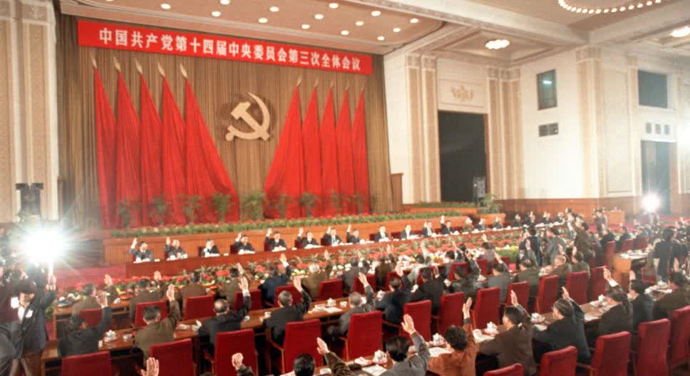 1993年11月14日：建立社會主義市場經濟體制
1993年11月14日，中共十四屆三中全會審議通過《中共中央關於建立社會主義市場經濟體制若干問題的決定》。按照黨的十四大關於建立社會主義市場經濟體制的重大決策，黨中央、國務院作出一系列相應的體制改革和政策調整，同時抓緊制定總體規劃，並有計劃、有步驟地加以實施。