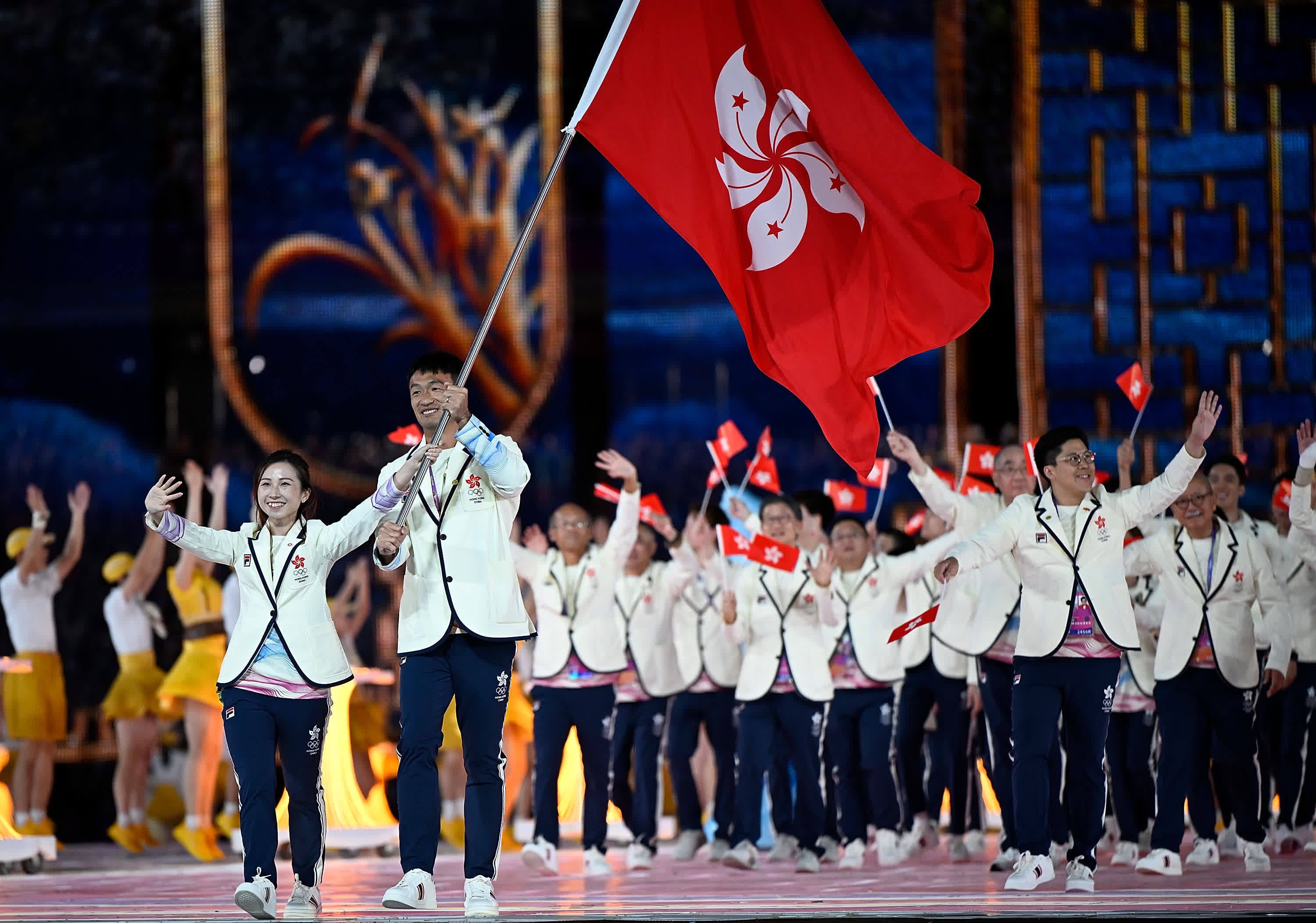 2023年9月23日：杭州亞運會舉行
2023年杭州第19屆亞運會是中國第三次舉辦亞洲最高規格的國際綜合性體育賽事。本次亞運會以「中國新時代·杭州新亞運」為定位、「中國特色、亞洲風采、精彩紛呈」為目標，秉持「綠色、智能、節儉、文明」的辦會理念，堅持「杭州為主、全省共享」的辦賽原則。圖為開幕式上，中國香港代表團入場。