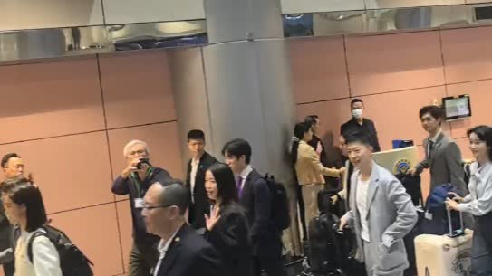 大陸高校師生訪問團抵達桃園機場　台灣球迷期待馬龍展示球技