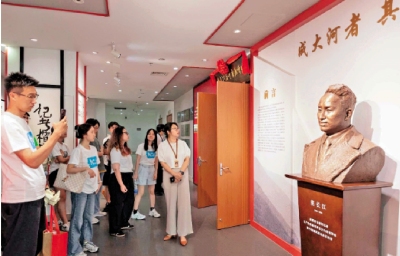 尋源范長江精神