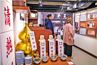 七日談（香港篇）/大暑，只消山水光中，無事過這一夏\何志平