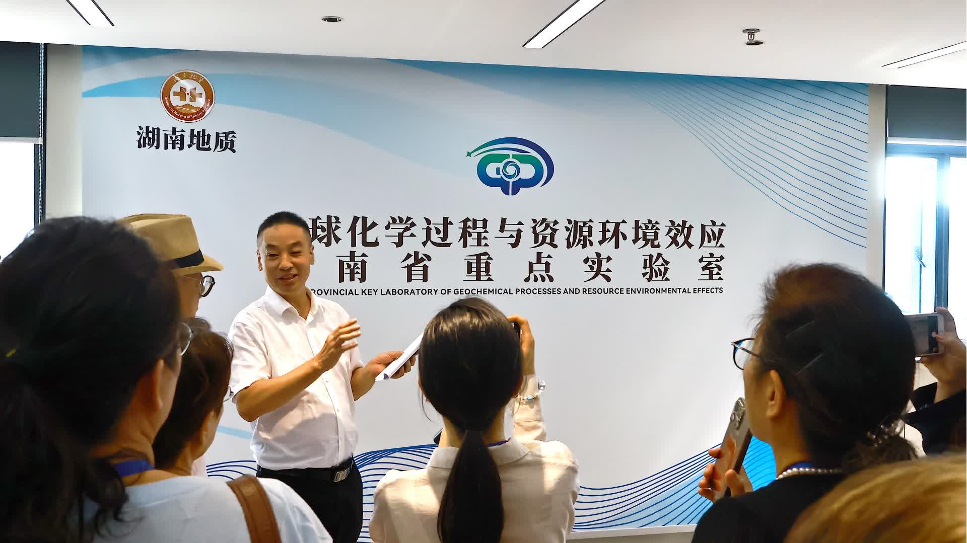 用地球化學(xué)撬動(dòng)萬億產(chǎn)業(yè)　海外華媒對(duì)話「大地解碼者」