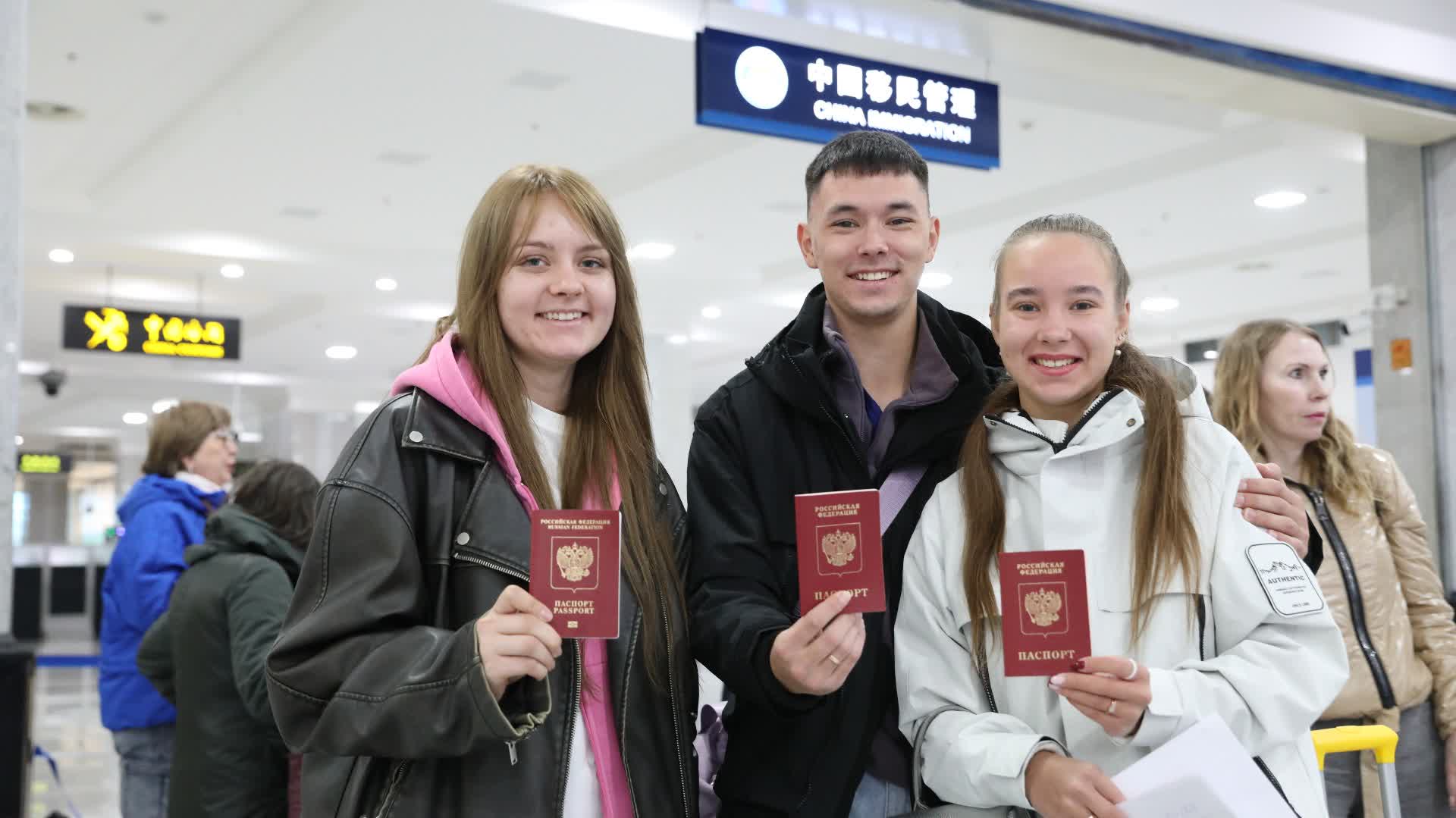 對俄免簽首日中俄民眾開啟「雙向奔赴」 - 國際- 大公文匯網