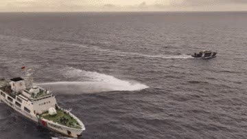 （有片）菲公務船侵闖黃岩島　中國海警依法對侵權船隻管制