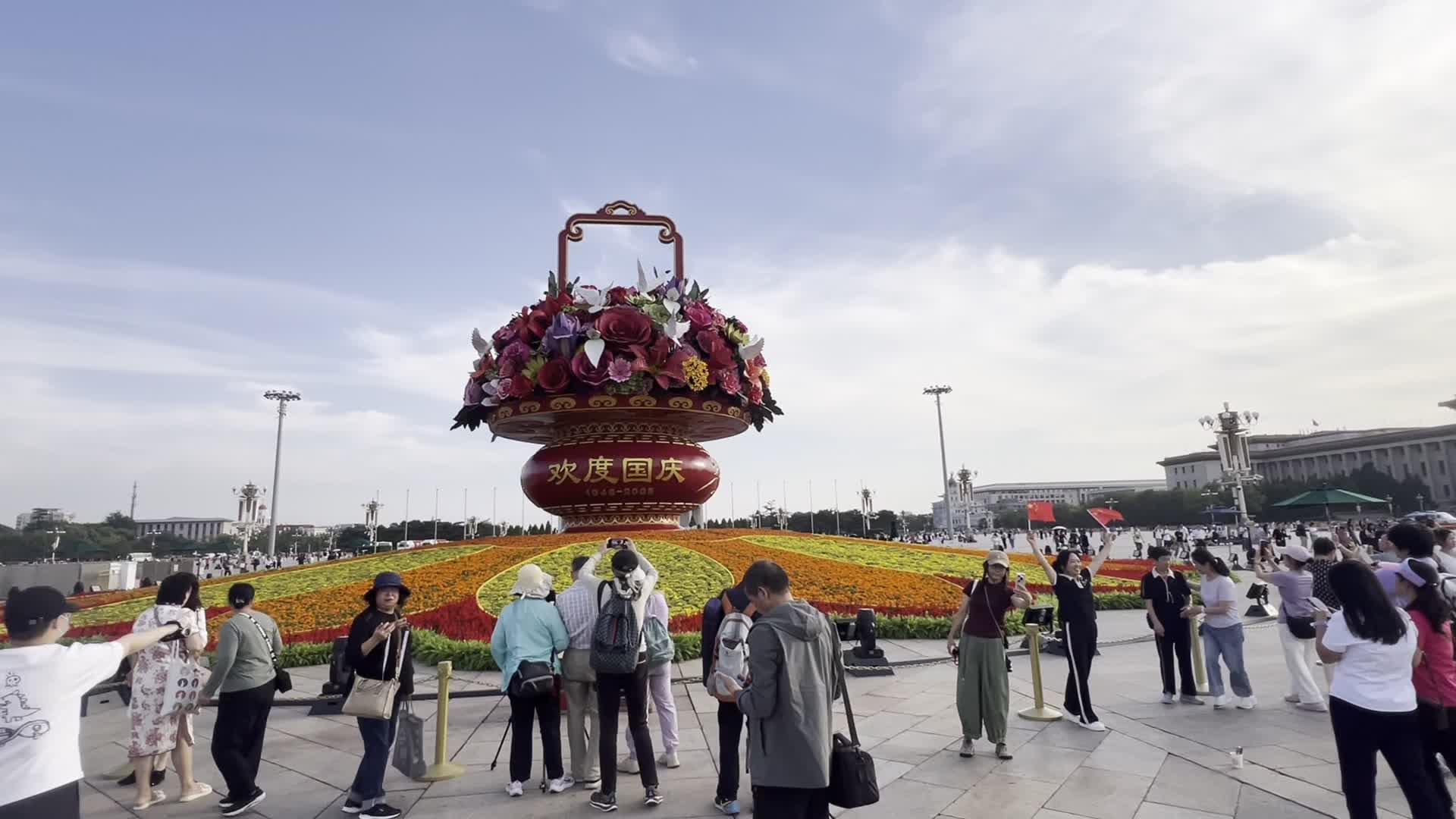 有片）天安門廣場「祝福祖國」大花籃完美亮相和平鴿元素成新亮點- 內地