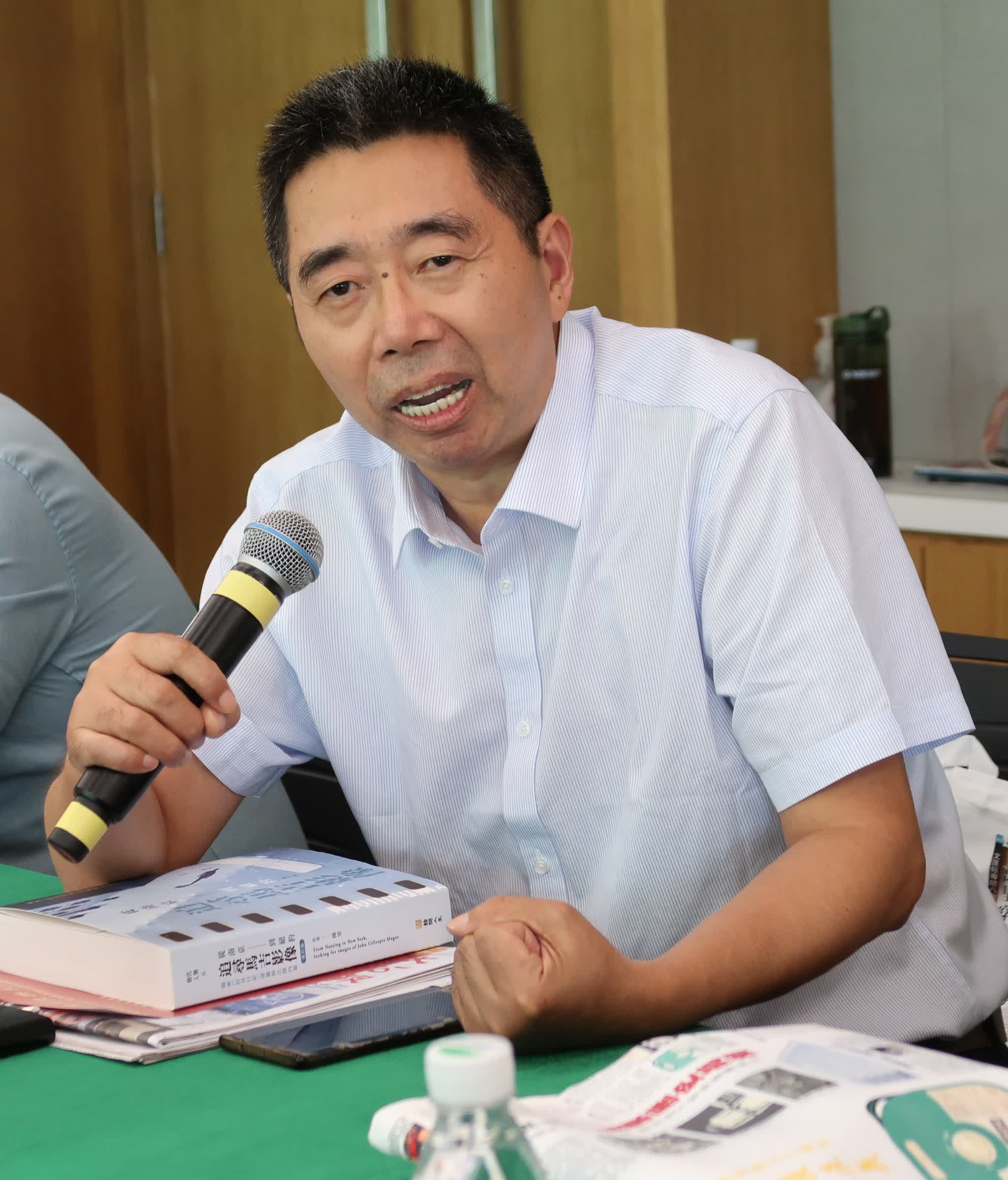 資深歷史學者、原侵華日軍南京大屠殺遇難同胞紀念館研究員劉燕軍。