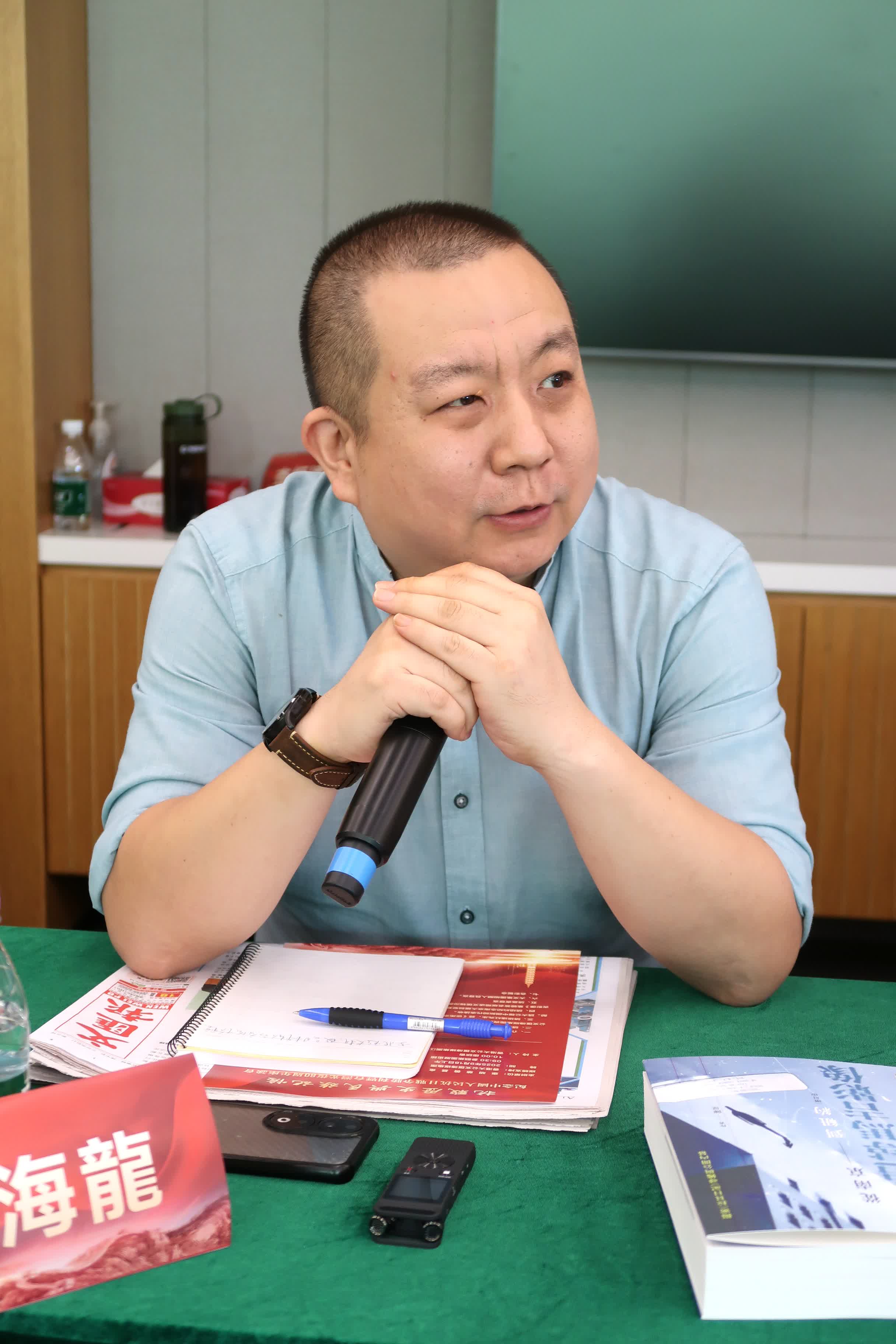 文匯報深度調查部負責人鄭海龍。