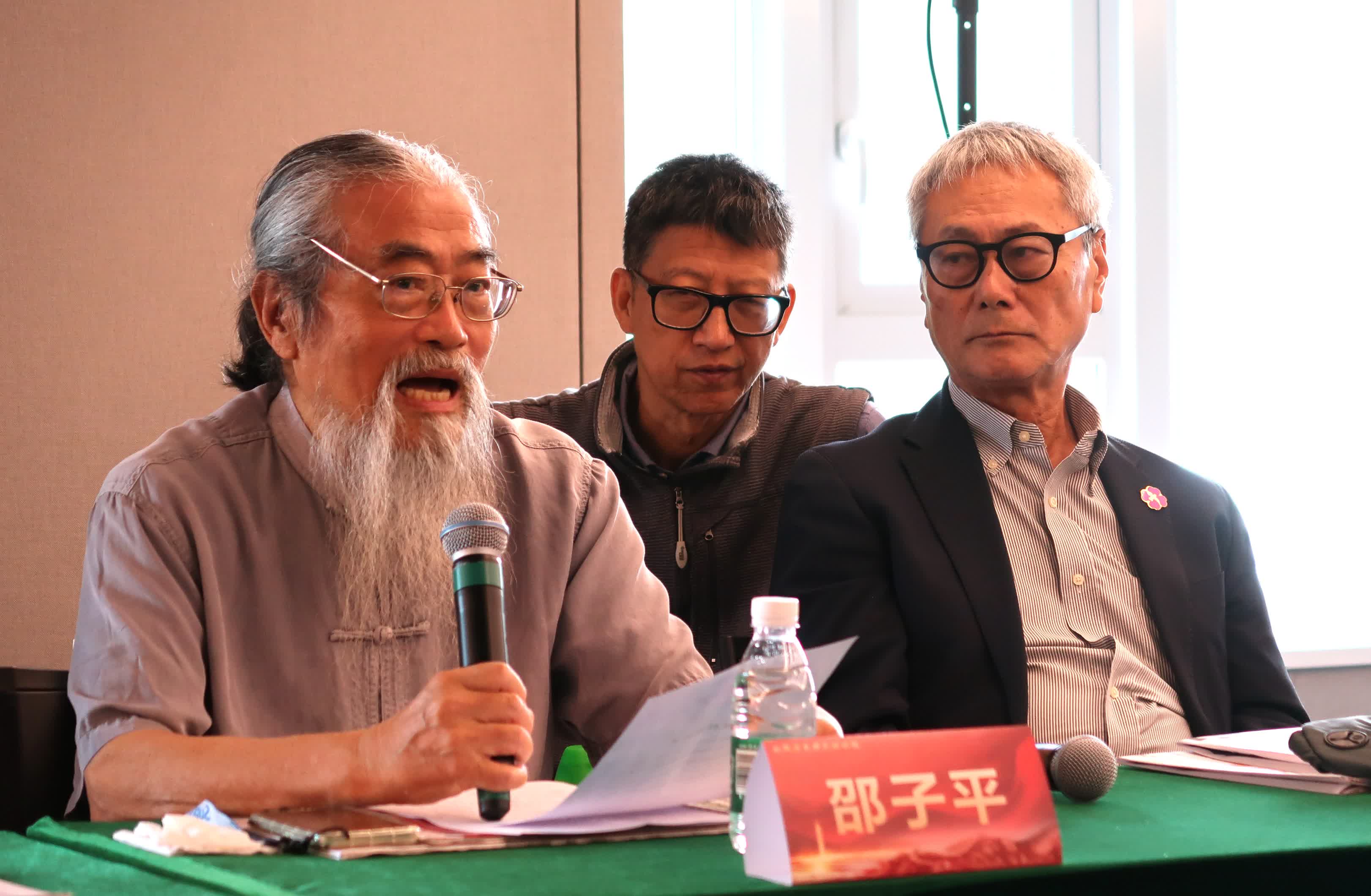 紐約紀念南京大屠殺受難同胞聯合會創會會長邵子平（左）。