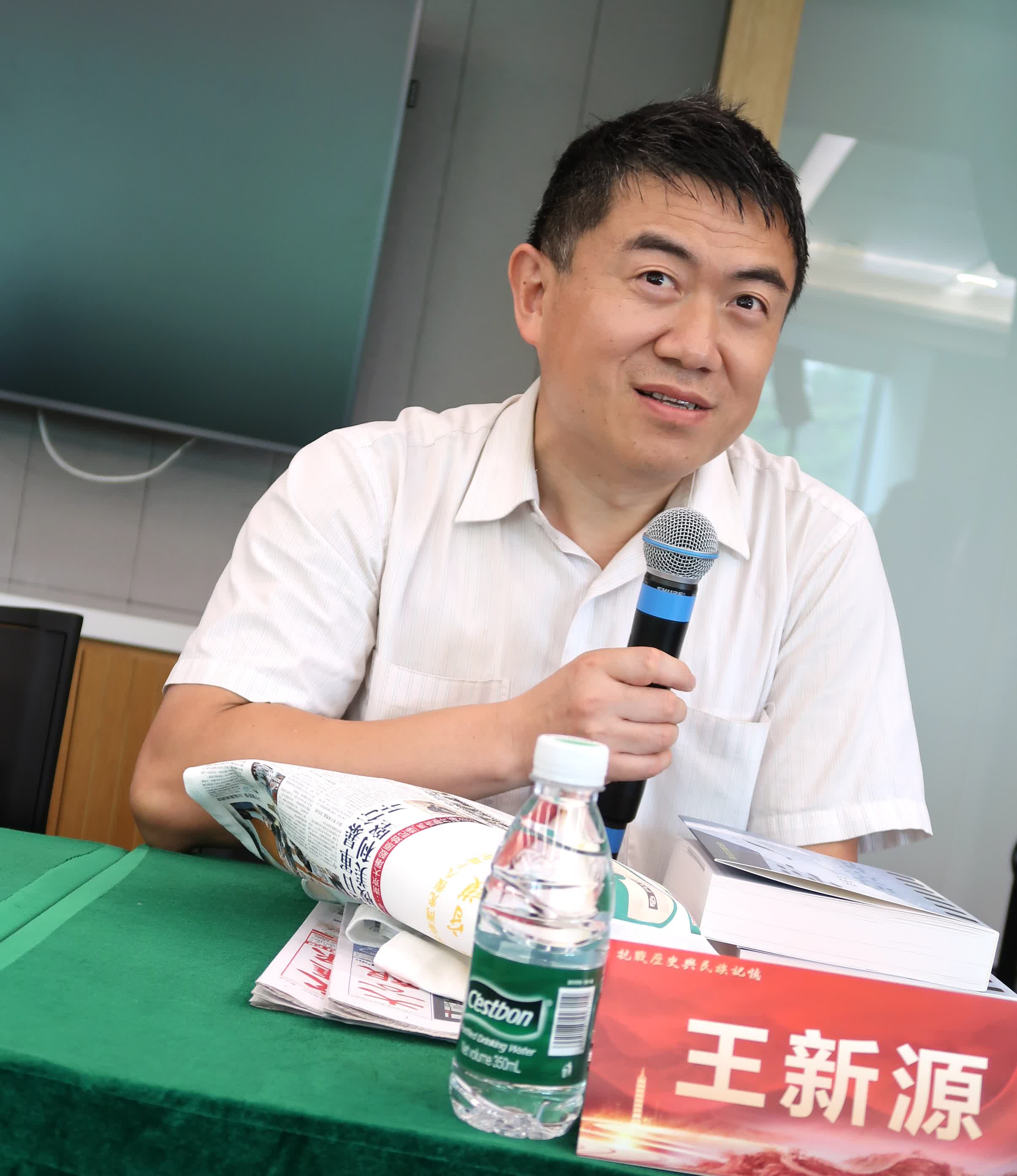 大文集團資料室主任王新源。