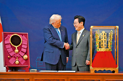 特朗普晤李在明 獲贈金王冠模型