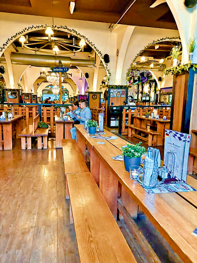 柏林漫言/皇家啤酒館的德式早午餐\余 逾