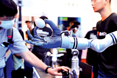 創科宇宙/內地科企落戶 壯大港創科生態圈\梁頴宇