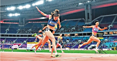 女子100米欄爆冷 劉景揚後勁強封后