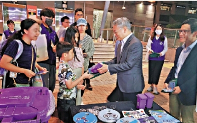 環保署長考察「廚餘回收車」 向市民宣傳選舉