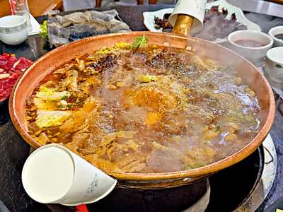 騰沖霸氣美食銅瓢牛