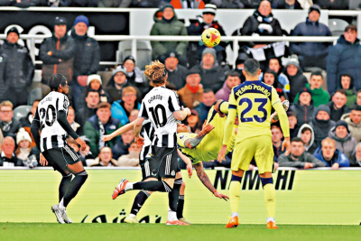 英超戰報/羅美路梅開二度保熱刺不敗