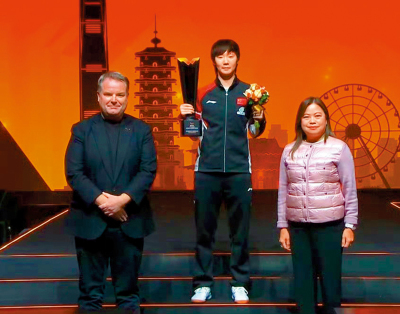 WTT香港總決賽收官 王曼昱衛冕女單