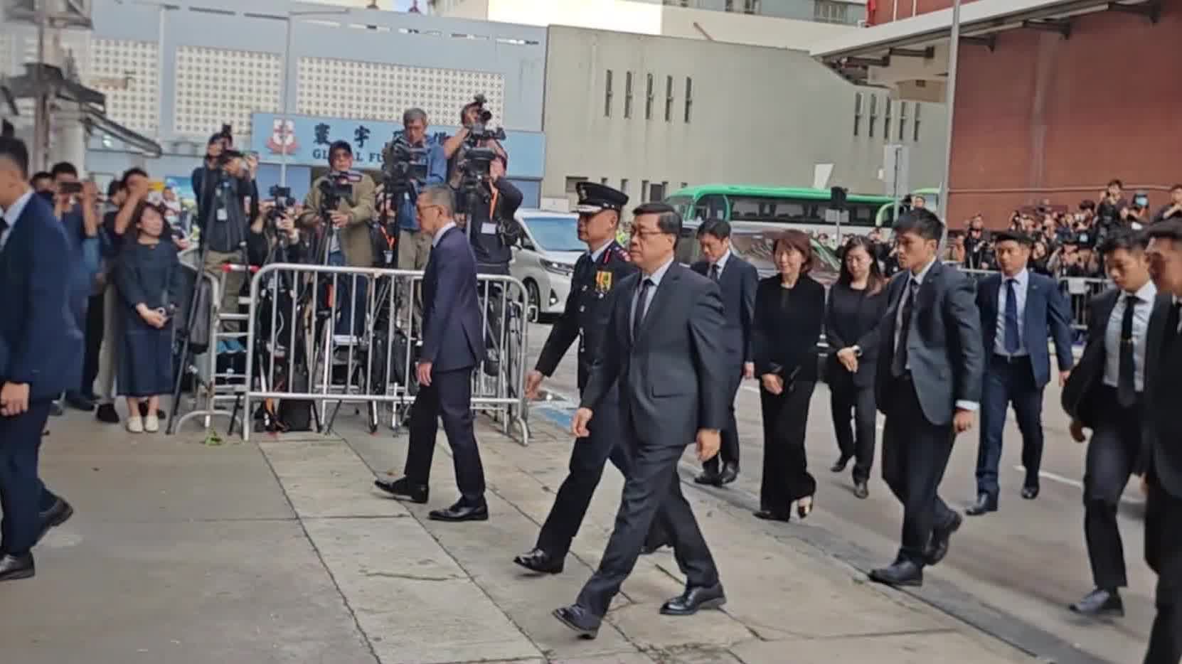 （有片）宏福苑五級火︱何偉豪最高榮譽喪禮今舉行　多名官員出席