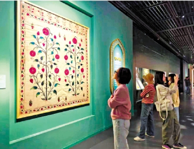 汲寶齋/近200莫卧兒藝術珍品深博展出 「繁花與利劍」呈現南亞次大陸文化融合之美