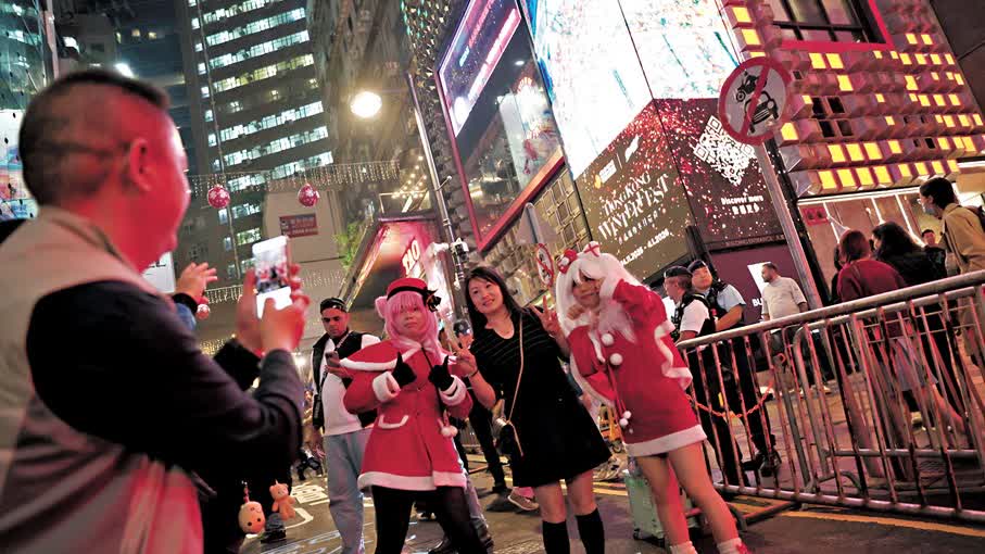 平安夜氣氛濃　蘭桂坊旺場 訂座率達九成