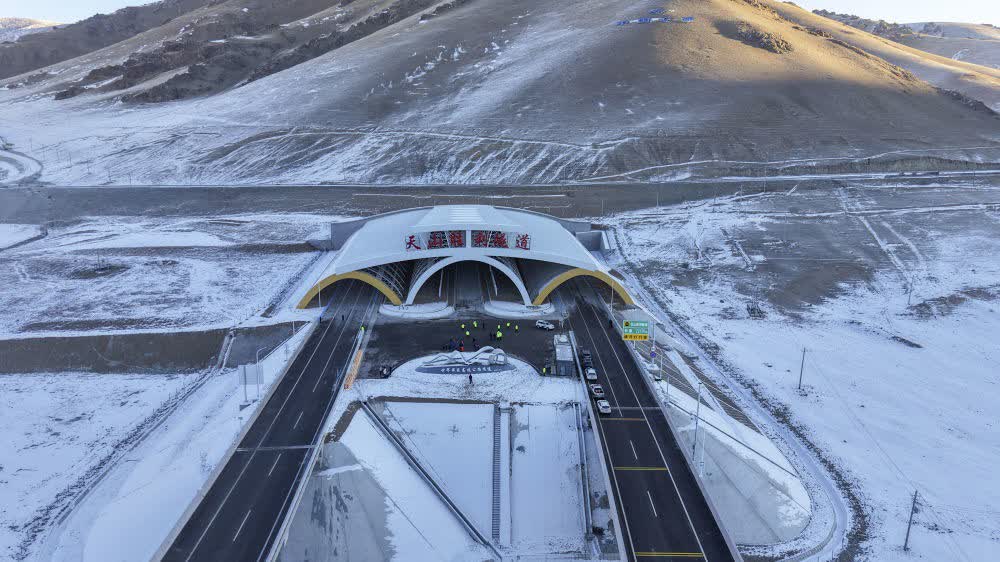 世界「第一長隧」通車　20分鐘穿越天山