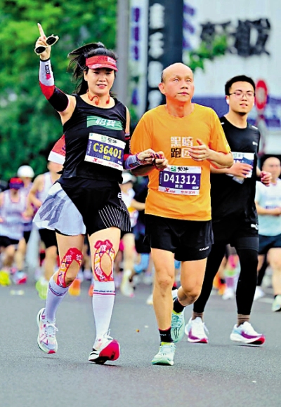 黑暗跑團奔向光明