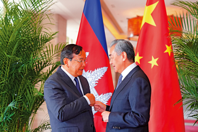 王毅在雲南會見柬埔寨副首相兼外交大臣 中方願協助東盟觀察團監督柬泰停火