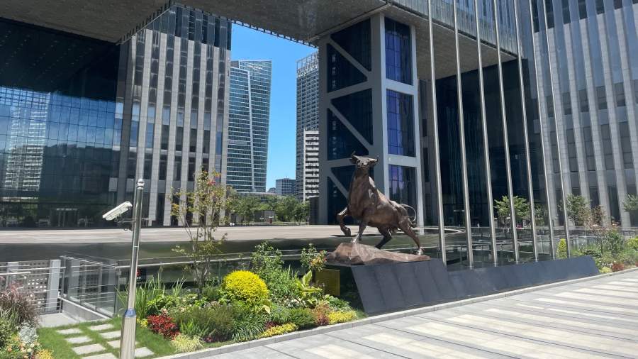 A股｜2025年成績單出爐　創業板指狂飆近50%