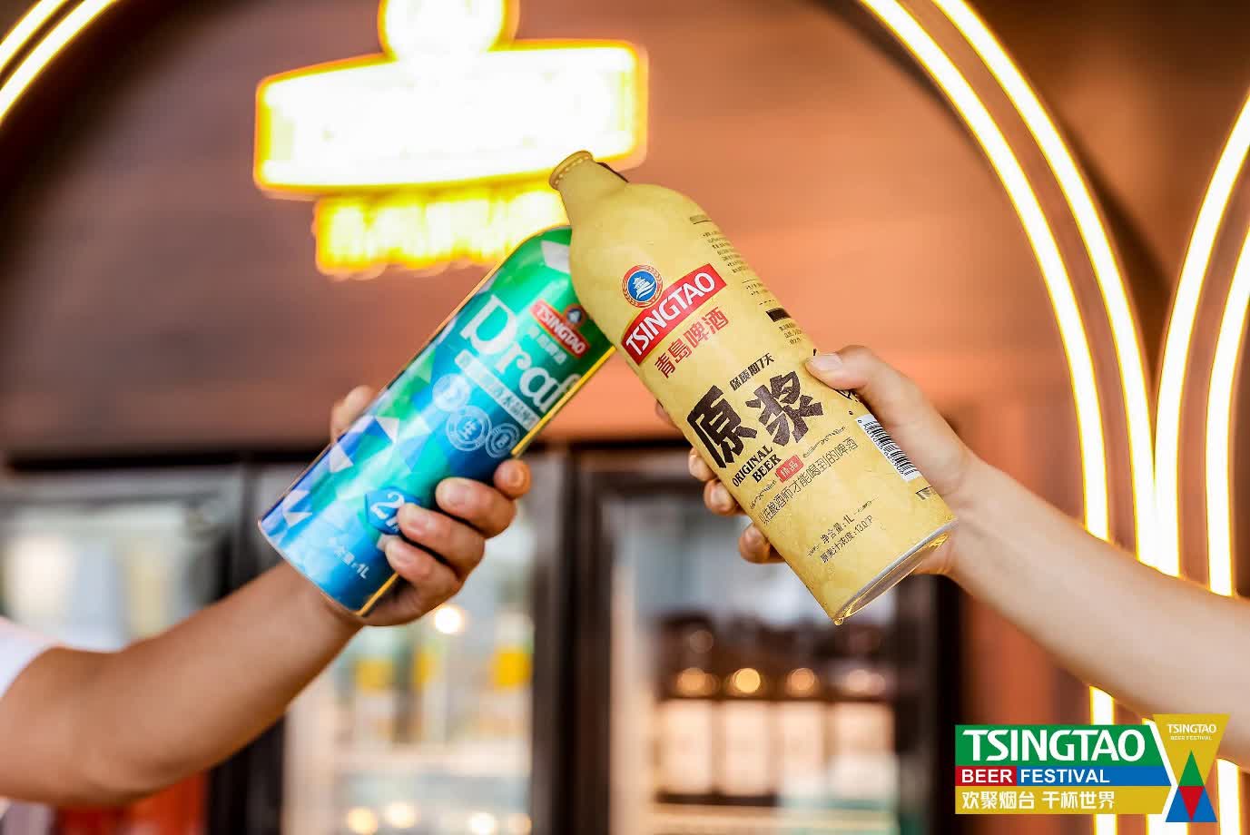 始建於1903年的青島啤酒，是一張享譽國際的中國名片。1906年，它便在慕尼黑國際博覽會上斬獲金獎。

如今，其產品已遠銷全球120多個國家和地區，在海外市場擦亮了中國品牌的金字招牌。2025年，青島啤酒品牌價值高達2803.55億元人民幣，不僅連續多年穩居中國啤酒出口榜首，更成功躋身全球五大啤酒廠商之列。
