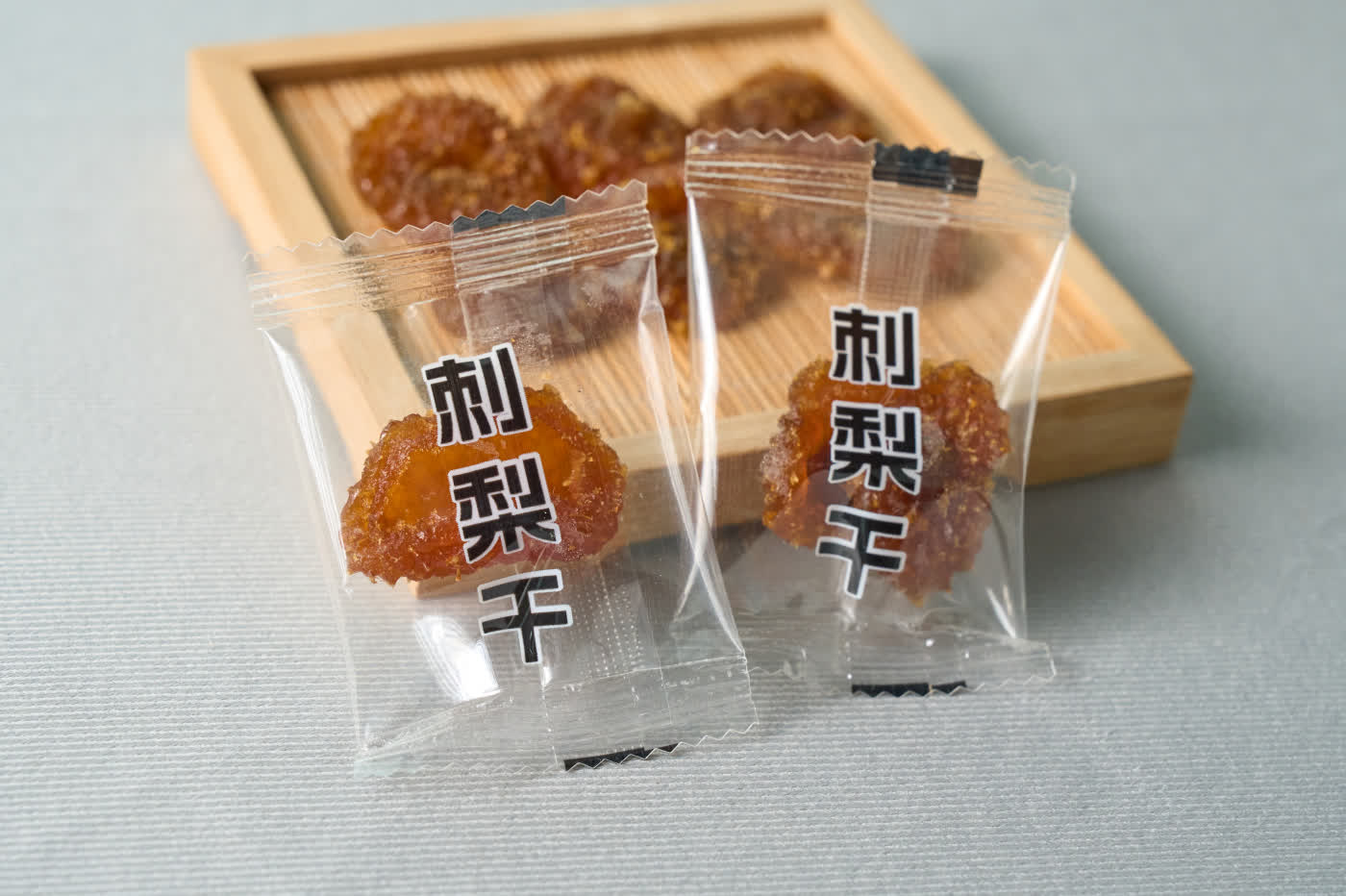 「維C之王」貴州刺梨如今已蛻變為富民強省的「黃金產業」。2025年全省種植面積穩定在210萬畝，鮮果產量達39萬噸，綜合產值突破150億元，佔全國總產量的90%以上，成為名副其實的全國刺梨產業核心區。

其以獨特魅力加速走向國際市場，尤其在香港市場表現亮眼。2025年香港創業日博覽會上，刺梨產品成為爆款。