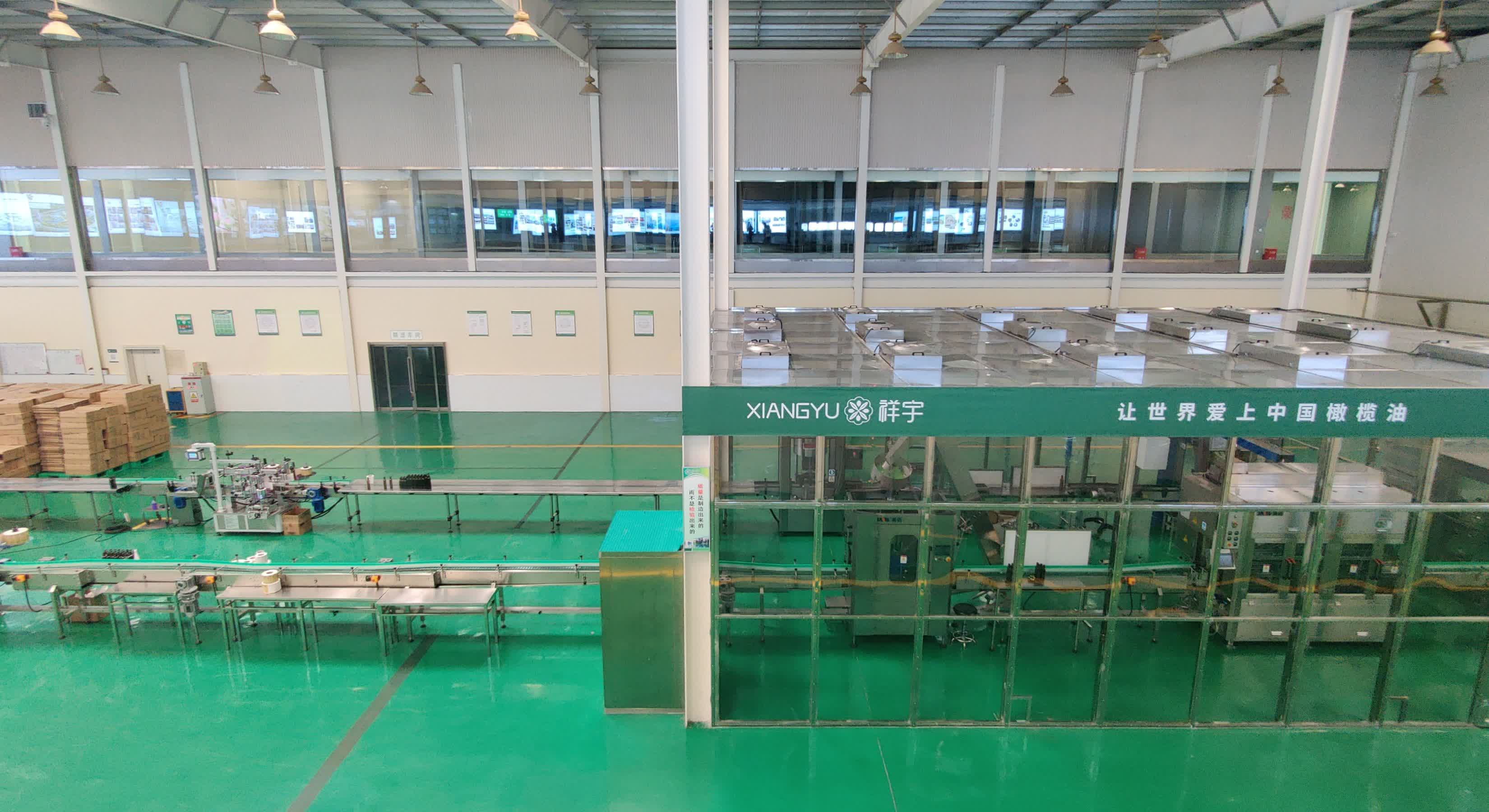 武都油橄欖，甘肅省隴南市武都區特產，中國國家地理標誌產品。經過40餘年的探索實踐，全區油橄欖面積達到30萬畝，保存面積約佔中國的60%，橄欖油產量佔93%，成為中國最大的初榨橄欖油生產基地，部分果園掛果和出油率高於地中海。

武都區是中國境內油橄欖最佳適宜種植區之一，是中國四大油橄欖生產基地之一，所產橄欖油產品榮獲中國林產品博覽會和甘肅省林業名特優新產品博覽會銀獎、金獎。2005年12月09日，原國家質檢總局批准對「武都油橄欖」實施地理標誌產品保護。