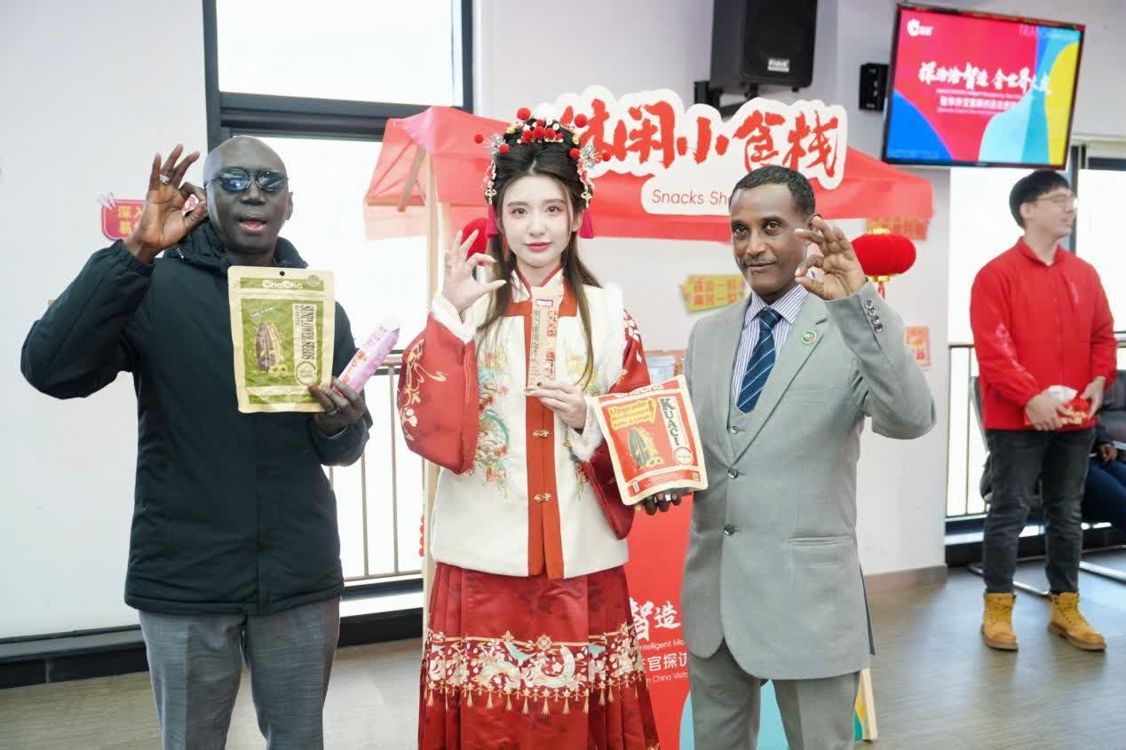 安徽省合肥市是中國食品工業協會認證的「中國堅果炒貨之都」。目前，合肥堅果炒貨年產銷量佔全國市場份額近20%，聚集了洽洽、真心、天美、張二嘎等企業。其中洽洽為國家農業產業化龍頭企業，在全球擁有100多萬畝自有種植基地，產品暢銷全球近70個國家和地區，成為中國堅果行業標誌性品牌。

2025年，洽洽以568.72億元人民幣的品牌價值連續第三年榮登「亞洲品牌500強」，斬獲「外國人喜愛的中國品牌」稱號。暢銷26年的洽洽國民紅袋瓜子，行業首創煮制工藝，累計銷售超200億袋，有華人的地方就有洽洽紅袋。