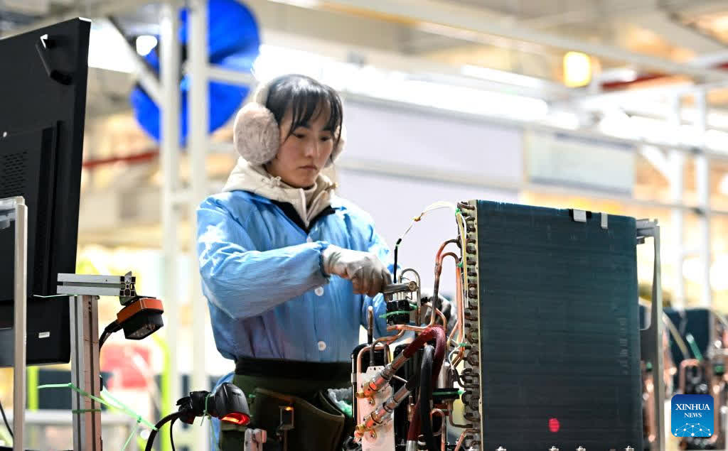 A worker is seen on a production line of Gree Electric Appliances in Nanjing, east China's Jiangsu Province, Jan. 29, 2026. Enterprises across the country are going full steam ahead in production at the end of January, striving for a strong start in the first month of a new year. (Photo by Yang Suping/Xinhua)