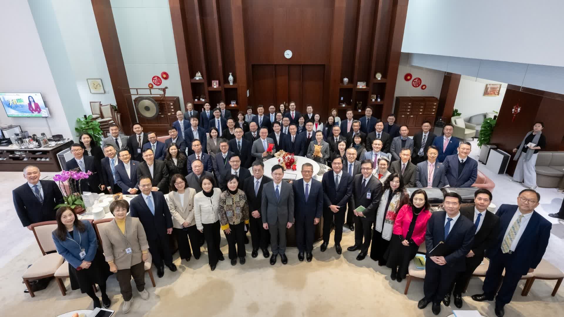 新一屆立法會首次前廳交流會 陳茂波率官員討論主動對接「十五五」