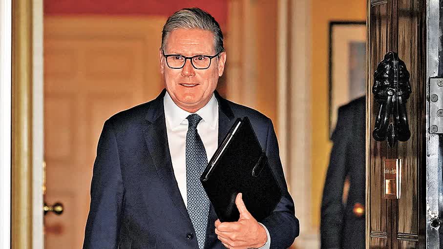 受淫媒案牽連兩幕僚離職 斯塔默拒下台獲閣員支持