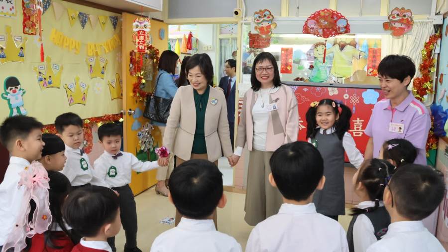 蔡若蓮探訪大埔火災受影響幼稚園　在新年前夕送上祝福
