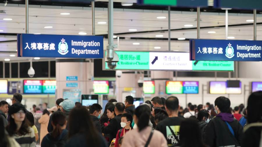 China expects over 2.05 million daily cross-border trips during Spring Festival