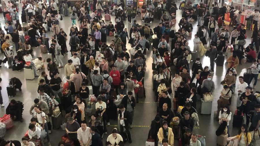 （有片）春運直擊｜廣州南站車次幾乎「一分鐘一班」　「反向春運」 趨勢愈發明顯