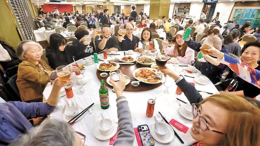 香港酒樓「馬」力全開  團年飯唔加價  出遊潮催生「二次團年」