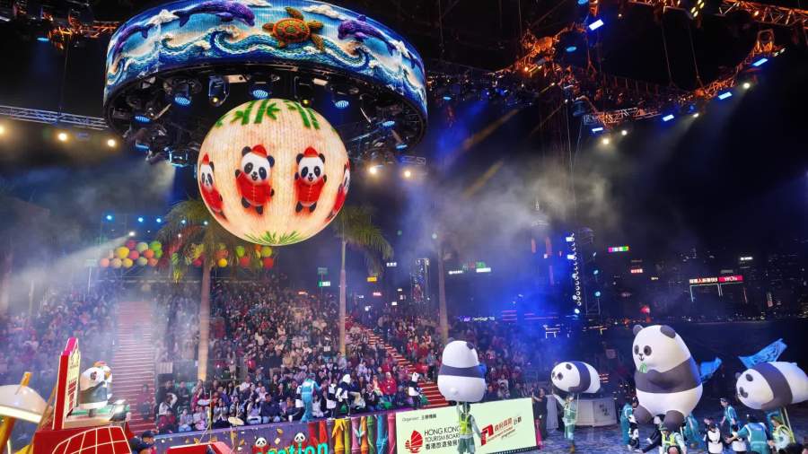 （有片+多圖）12花車巡遊迎馬年　Labubu、Molly首登場