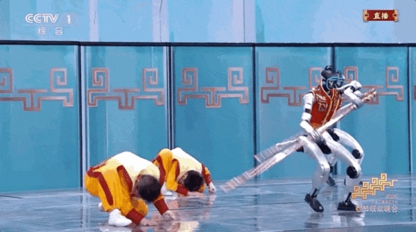 來論｜春晚「功夫機器人」火出圈：科技展示與戰略想像