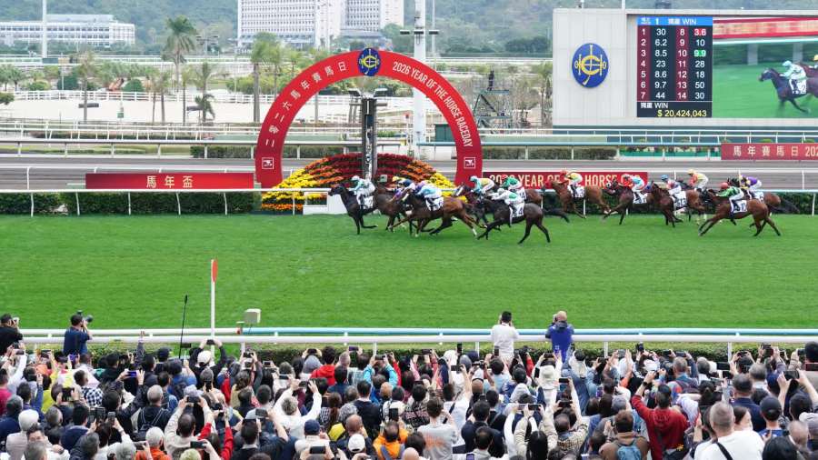 （有片）馬年賽馬日｜陳茂波羅淑佩齊拜年　陳慧琳獻唱麥玲玲農夫合體
