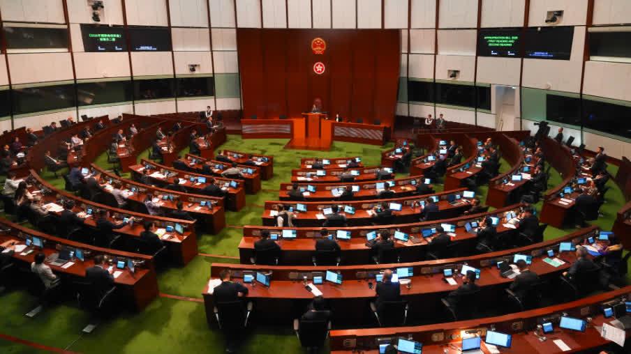 預算案|2025/26錄29億盈餘 未來5年每年發1600億至2200億債券