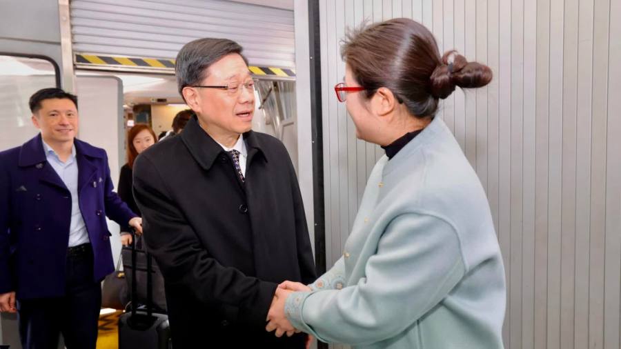 兩會｜李家超抵京　期待港區代表委員建言獻策