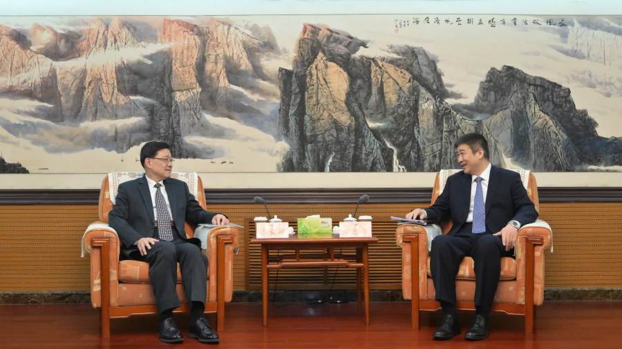 （有片）兩會｜李家超訪國家民航局及國資委　冀拓航空網絡促國企落戶北都