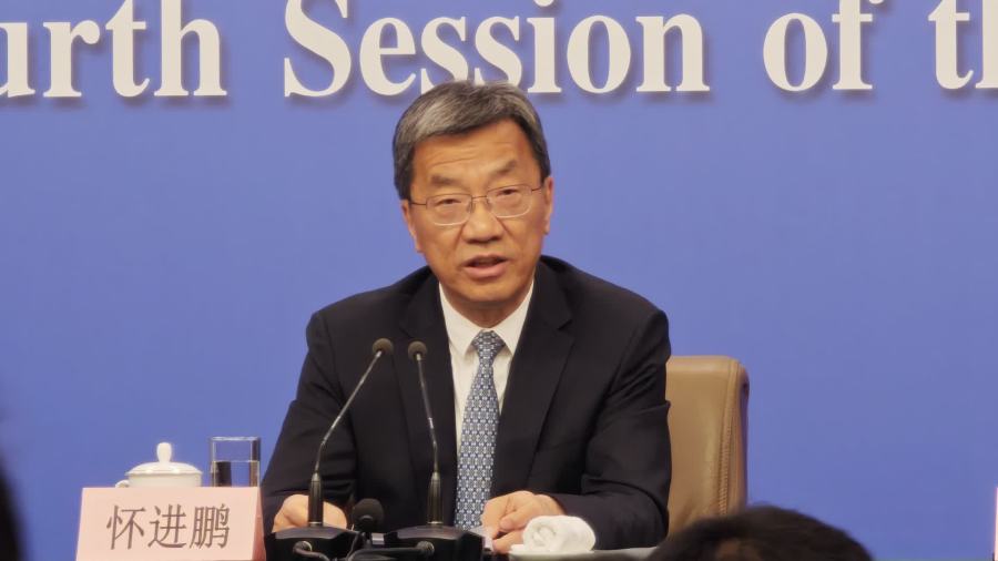 兩會｜教育部：深入開展「校園餐」 教輔徵訂等專項治理