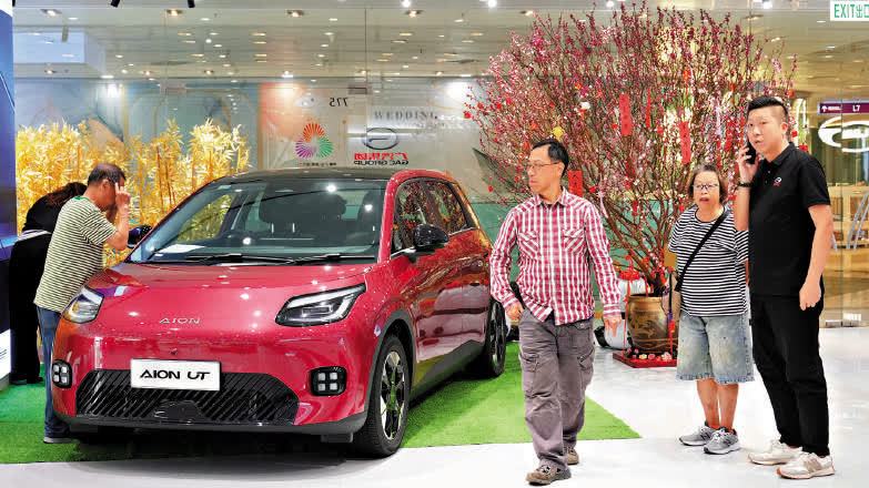 獨家報道｜油價飆帶動電動車銷情　車行缺貨