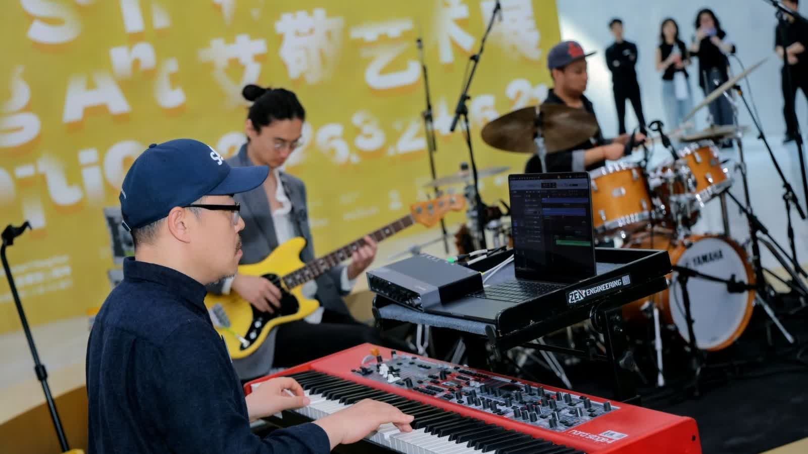 「烈日下的行走——艾敬藝術展2026」深圳開幕 構築跨越地域的精神圖景